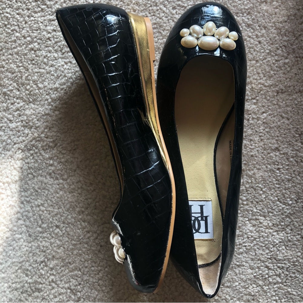 NWOT Black crocodile textured flats. Sz 8.5W